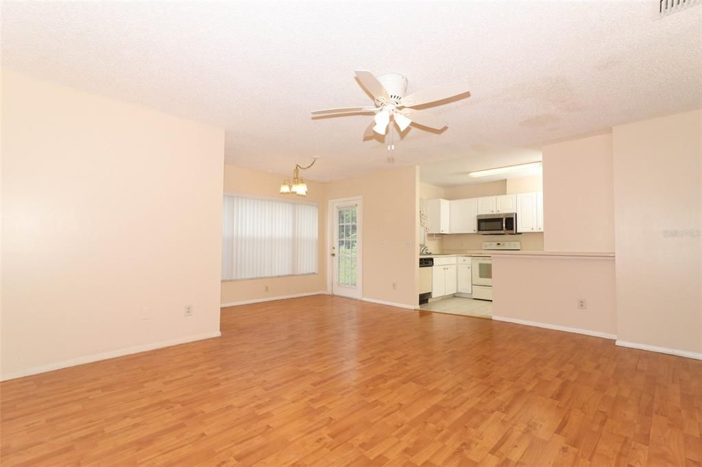 For Sale: $220,000 (2 beds, 2 baths, 1103 Square Feet)