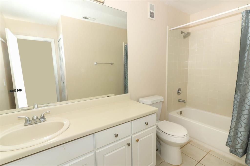 For Sale: $220,000 (2 beds, 2 baths, 1103 Square Feet)