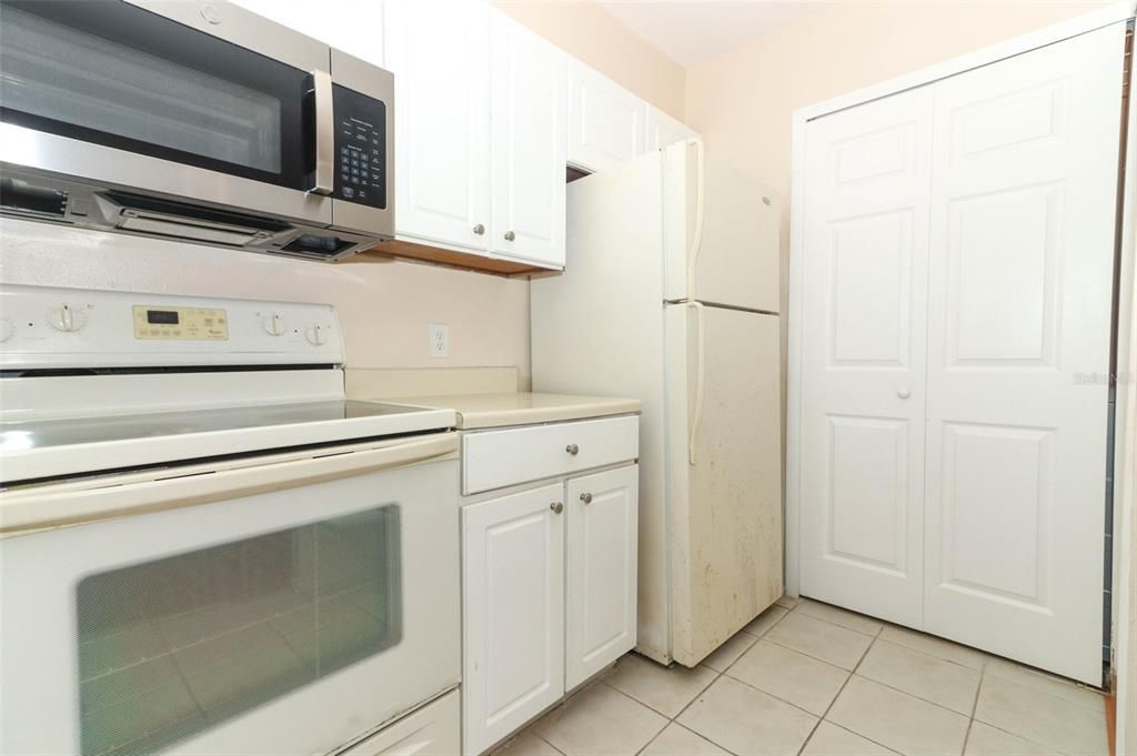 For Sale: $220,000 (2 beds, 2 baths, 1103 Square Feet)