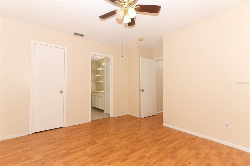 For Sale: $220,000 (2 beds, 2 baths, 1103 Square Feet)