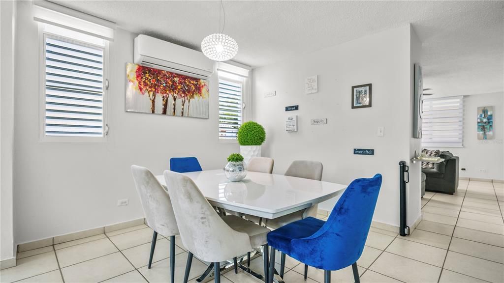 Vendido Recientemente: $479,900 (4 camas, 2 baños, 2356 Pies cuadrados)