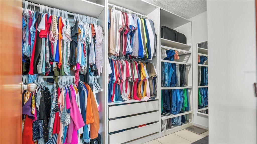 Walking closet