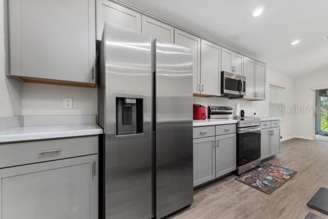For Sale: $380,000 (4 beds, 2 baths, 1737 Square Feet)