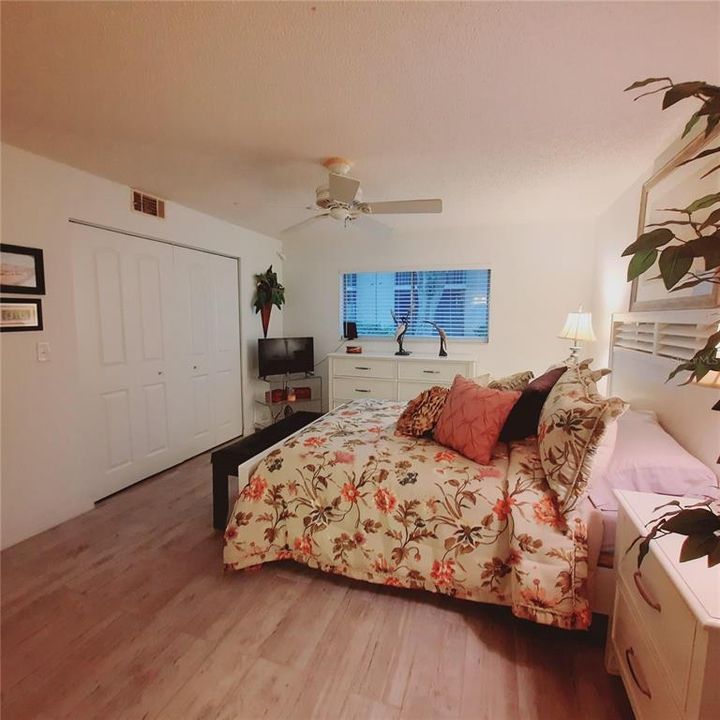 For Sale: $150,000 (1 beds, 1 baths, 714 Square Feet)