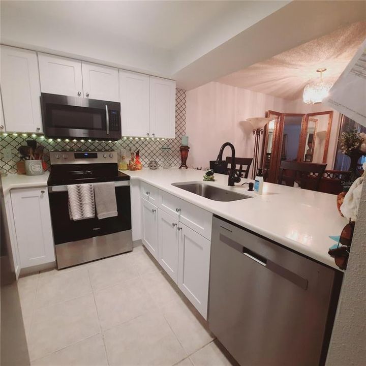 For Sale: $150,000 (1 beds, 1 baths, 714 Square Feet)