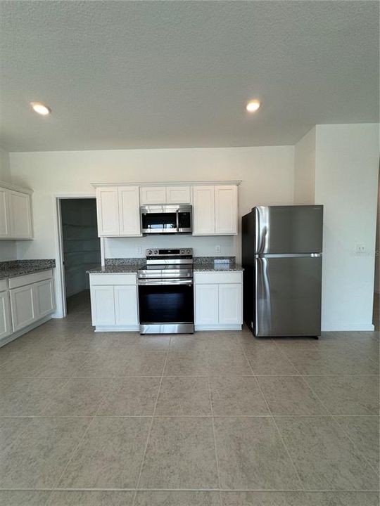 For Rent: $2,100 (3 beds, 2 baths, 1589 Square Feet)