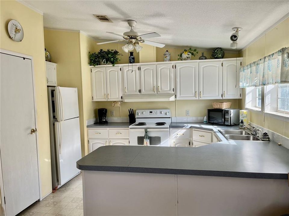 For Sale: $239,900 (3 beds, 2 baths, 1232 Square Feet)