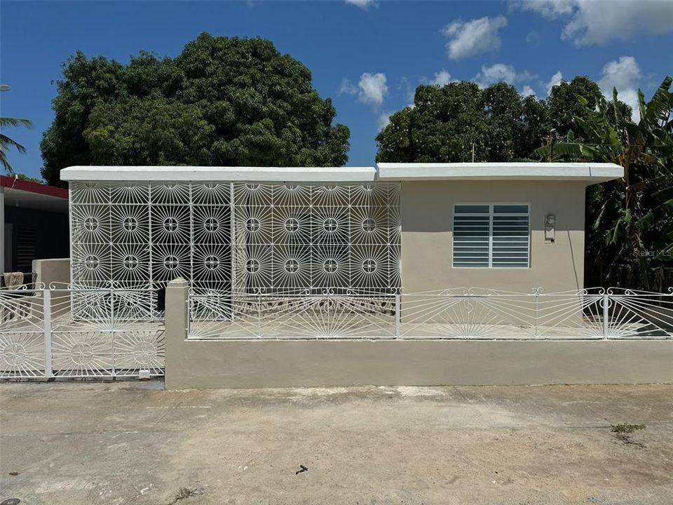 Recently Sold: $129,900 (4 beds, 2 baths, 811 Square Feet)