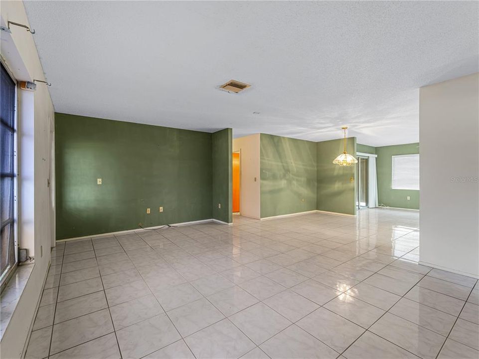 Active With Contract: $290,000 (2 beds, 2 baths, 1329 Square Feet)