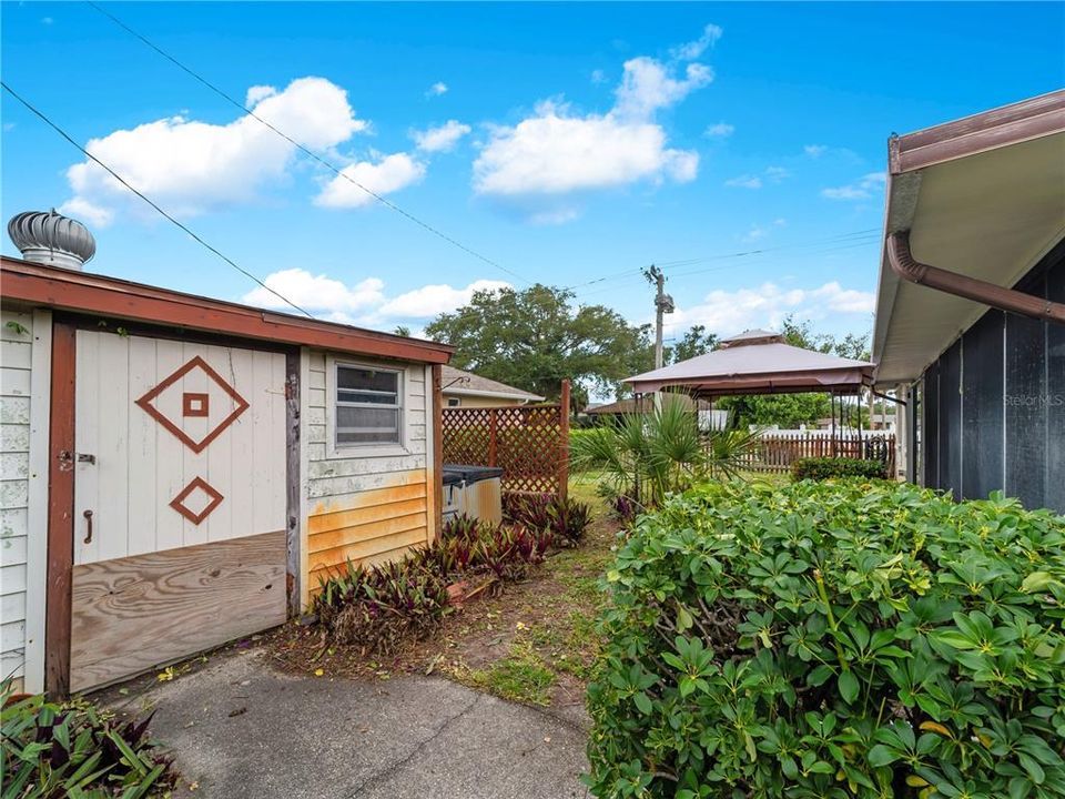 Active With Contract: $290,000 (2 beds, 2 baths, 1329 Square Feet)