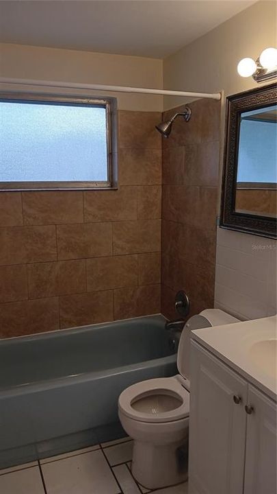 Active With Contract: $1,500 (2 beds, 1 baths, 970 Square Feet)