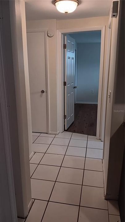 Active With Contract: $1,500 (2 beds, 1 baths, 970 Square Feet)