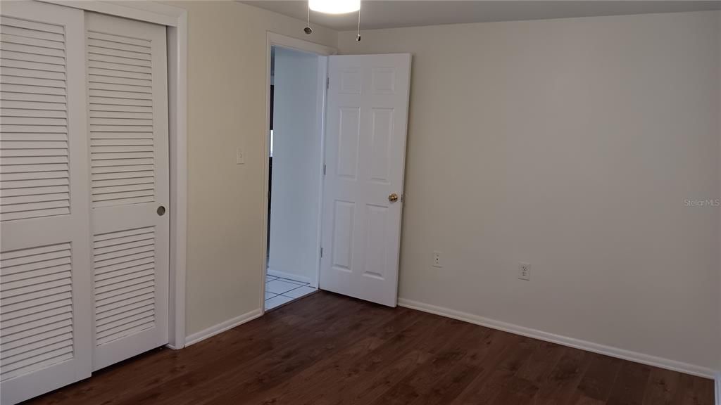 Active With Contract: $1,500 (2 beds, 1 baths, 970 Square Feet)