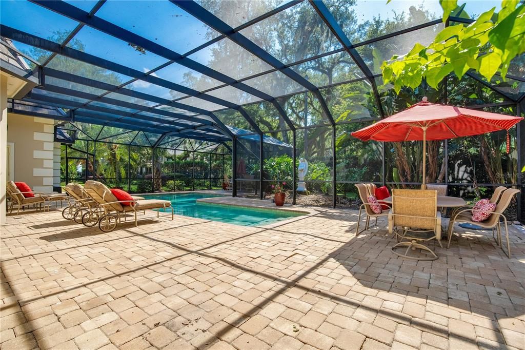 Large pool patio  with screened cover