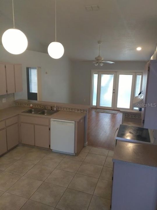 For Sale: $306,500 (3 beds, 2 baths, 1642 Square Feet)