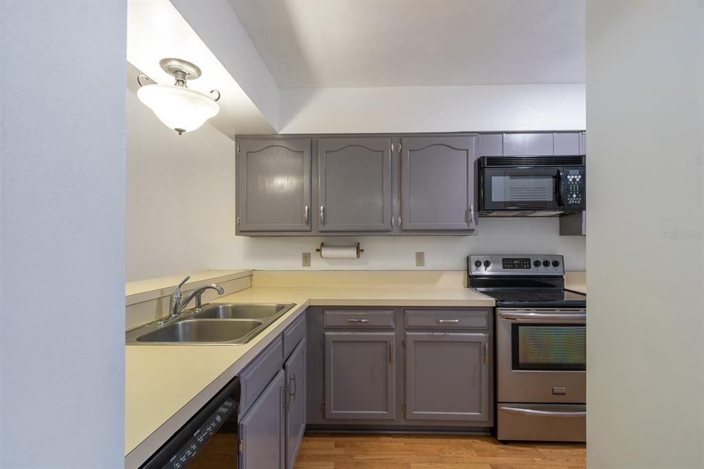 For Sale: $239,900 (2 beds, 2 baths, 1340 Square Feet)