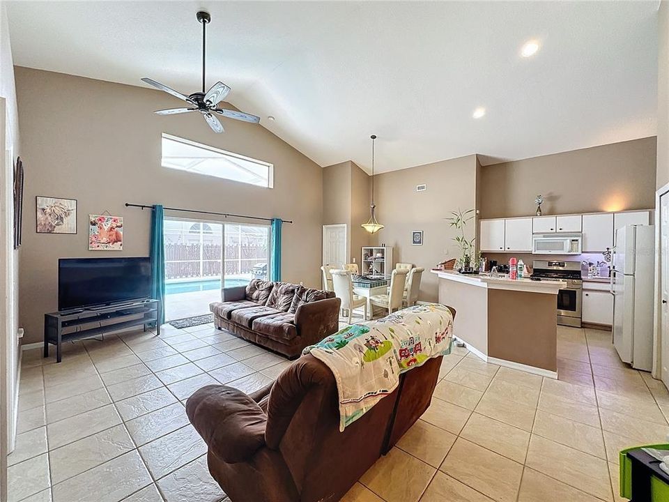 Active With Contract: $386,500 (4 beds, 3 baths, 1672 Square Feet)