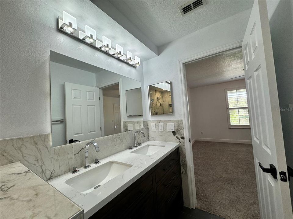 最近租的: $2,599 (3 贝兹, 2 浴室, 1483 平方英尺)