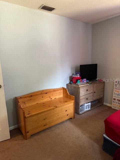 For Sale: $215,000 (2 beds, 1 baths, 956 Square Feet)