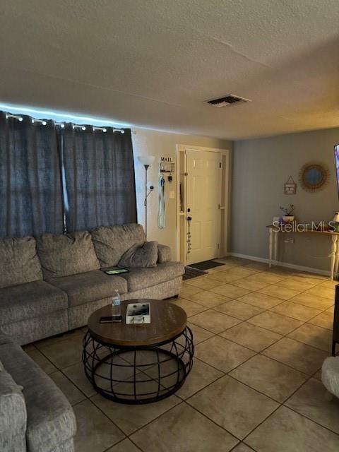 For Sale: $215,000 (2 beds, 1 baths, 956 Square Feet)