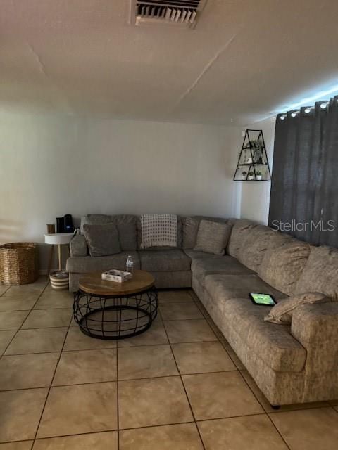 For Sale: $215,000 (2 beds, 1 baths, 956 Square Feet)