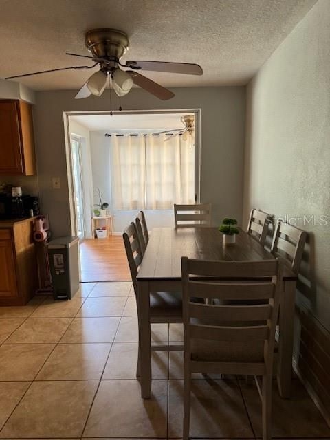 For Sale: $215,000 (2 beds, 1 baths, 956 Square Feet)