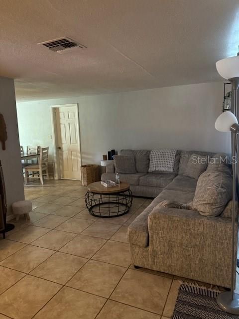 For Sale: $215,000 (2 beds, 1 baths, 956 Square Feet)