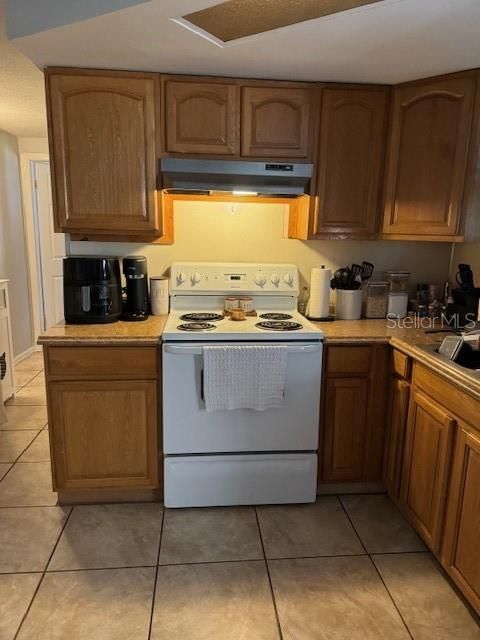 For Sale: $215,000 (2 beds, 1 baths, 956 Square Feet)