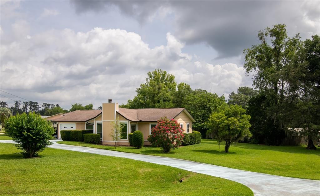 For Sale: $325,000 (3 beds, 2 baths, 1324 Square Feet)