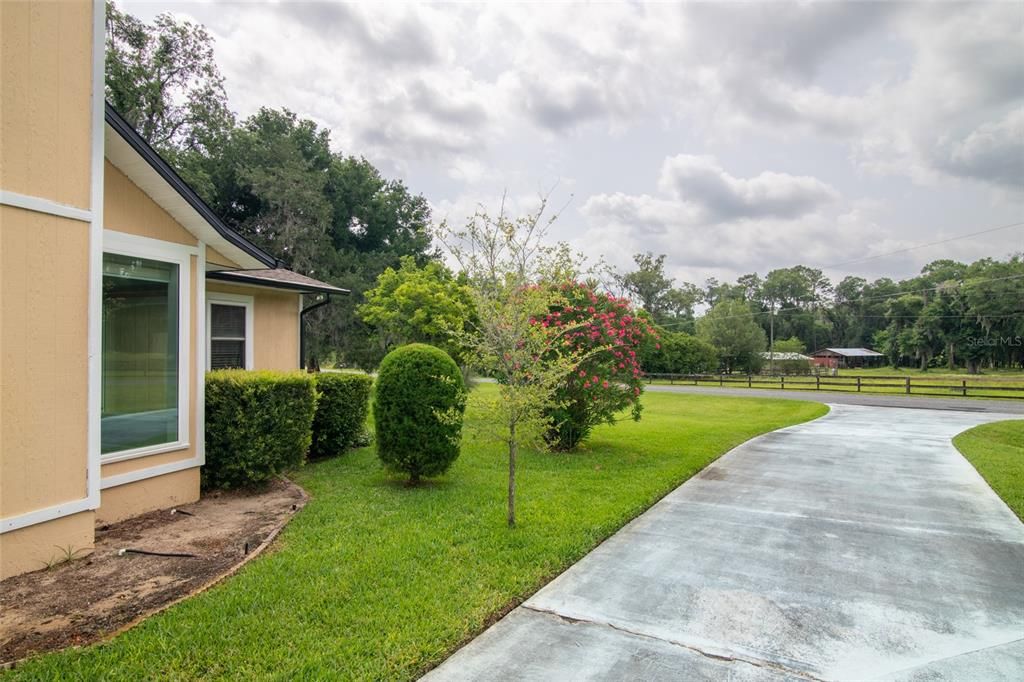 For Sale: $325,000 (3 beds, 2 baths, 1324 Square Feet)