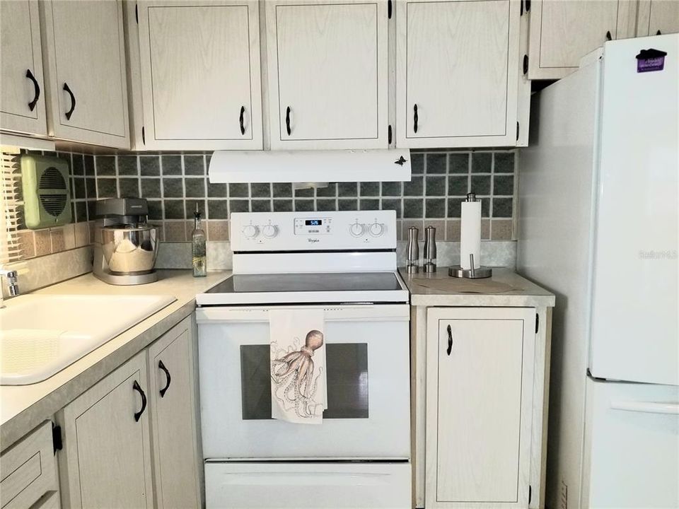 For Sale: $99,900 (2 beds, 1 baths, 672 Square Feet)