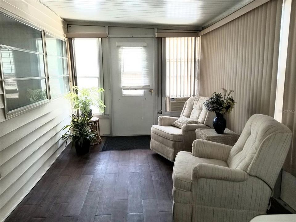 For Sale: $87,500 (2 beds, 1 baths, 672 Square Feet)