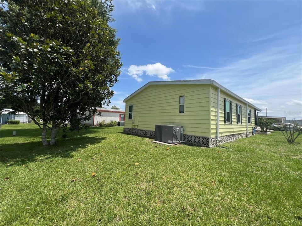 For Sale: $145,000 (2 beds, 2 baths, 936 Square Feet)