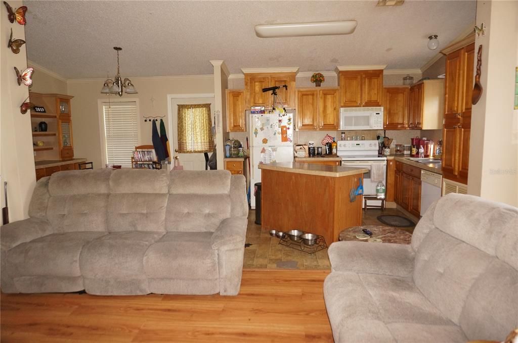 For Sale: $135,000 (2 beds, 2 baths, 960 Square Feet)