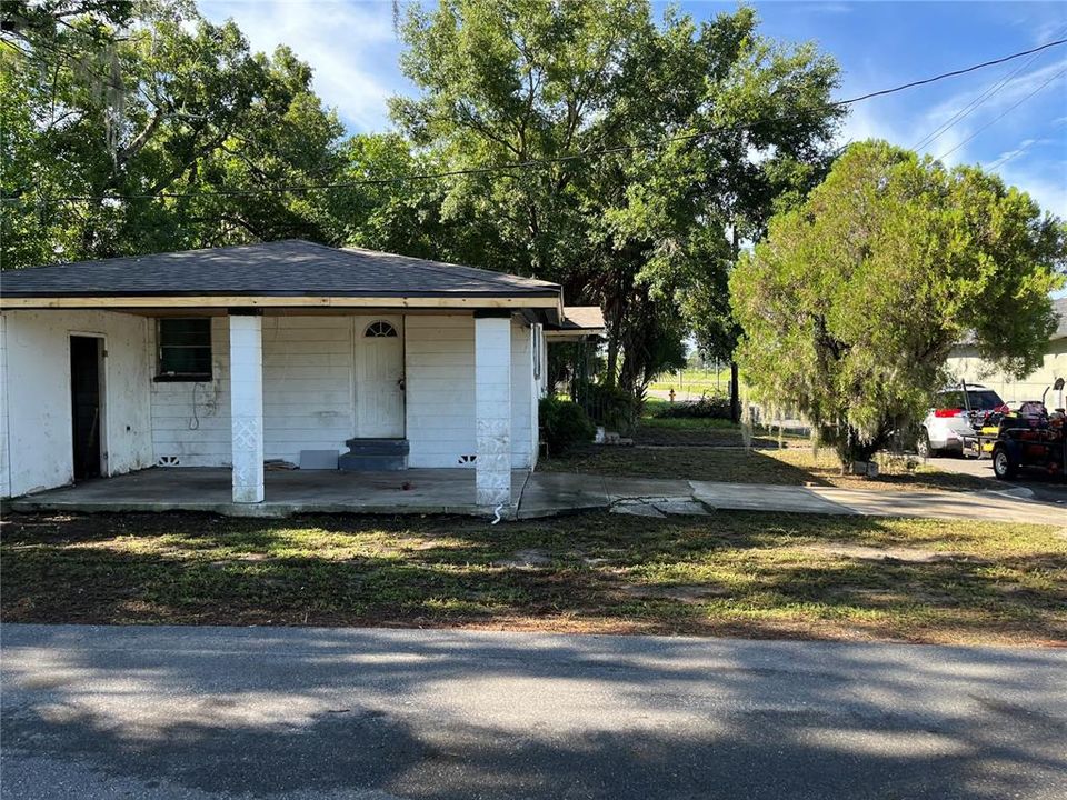 Active With Contract: $110,000 (2 beds, 1 baths, 850 Square Feet)