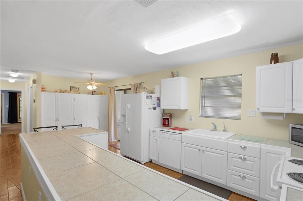 Active With Contract: $165,000 (2 beds, 2 baths, 1152 Square Feet)