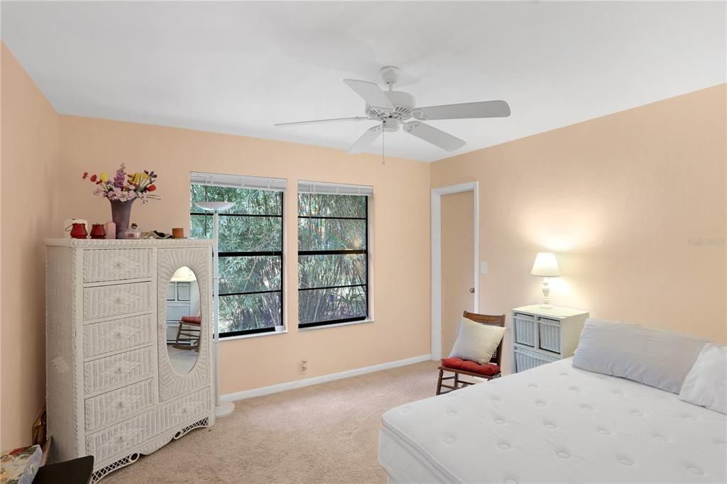 Active With Contract: $165,000 (2 beds, 2 baths, 1152 Square Feet)