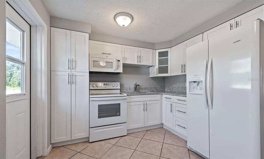 For Sale: $139,500 (2 beds, 1 baths, 841 Square Feet)