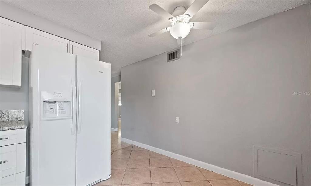 For Sale: $139,500 (2 beds, 1 baths, 841 Square Feet)