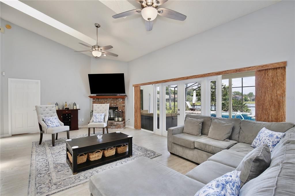 Active With Contract: $585,000 (3 beds, 3 baths, 2339 Square Feet)