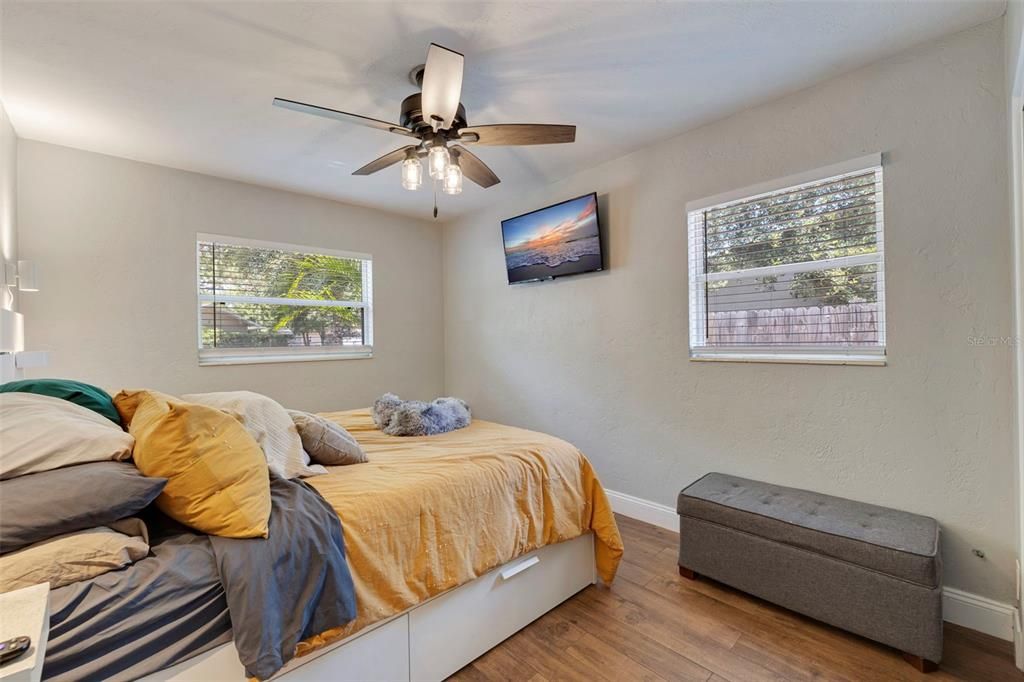 Recently Sold: $340,000 (2 beds, 1 baths, 860 Square Feet)