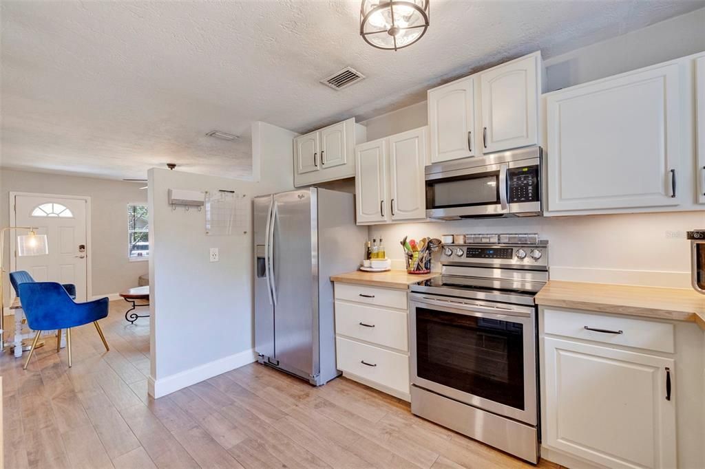 Recently Sold: $340,000 (2 beds, 1 baths, 860 Square Feet)