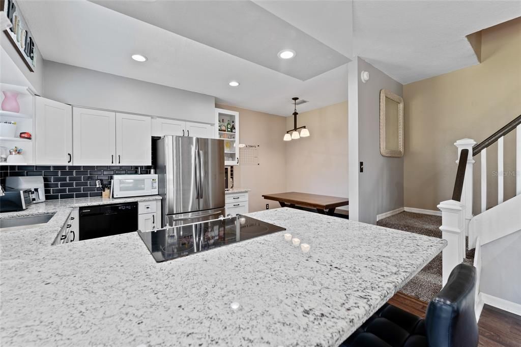 For Sale: $255,000 (2 beds, 2 baths, 1090 Square Feet)