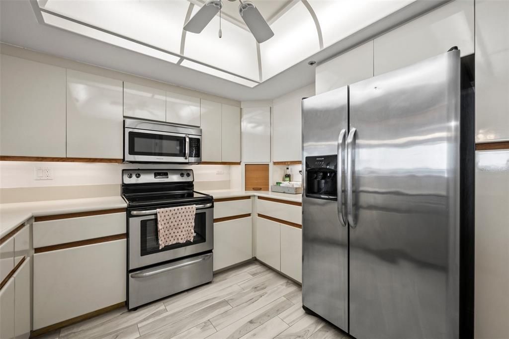 For Sale: $879,000 (2 beds, 2 baths, 1500 Square Feet)