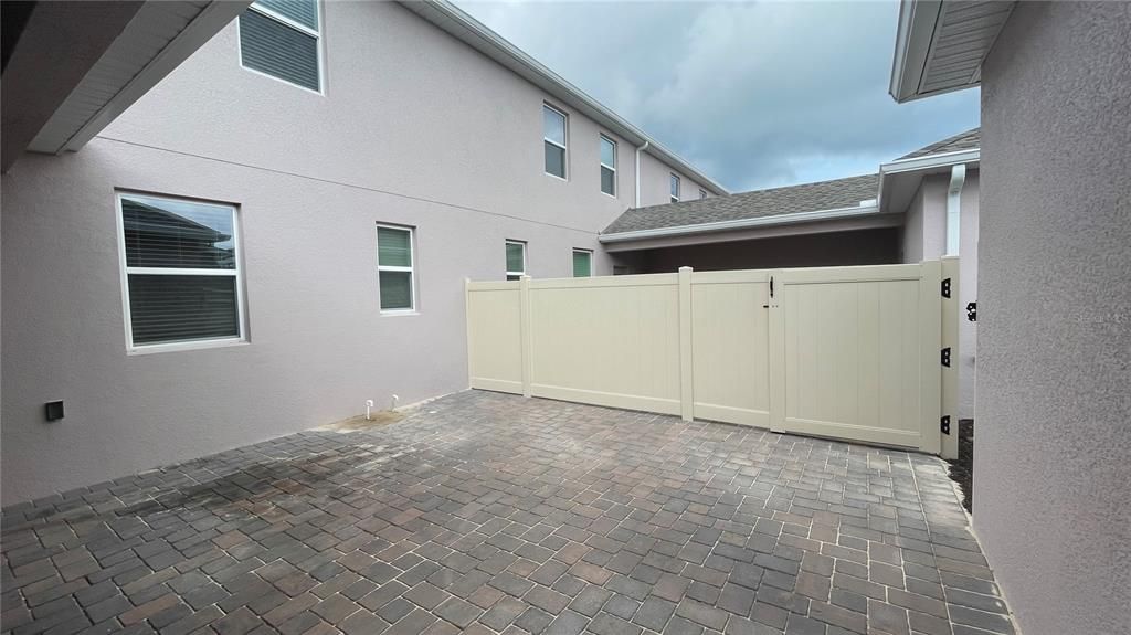 Active With Contract: $2,400 (3 beds, 2 baths, 1620 Square Feet)