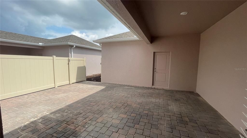 Active With Contract: $2,400 (3 beds, 2 baths, 1620 Square Feet)