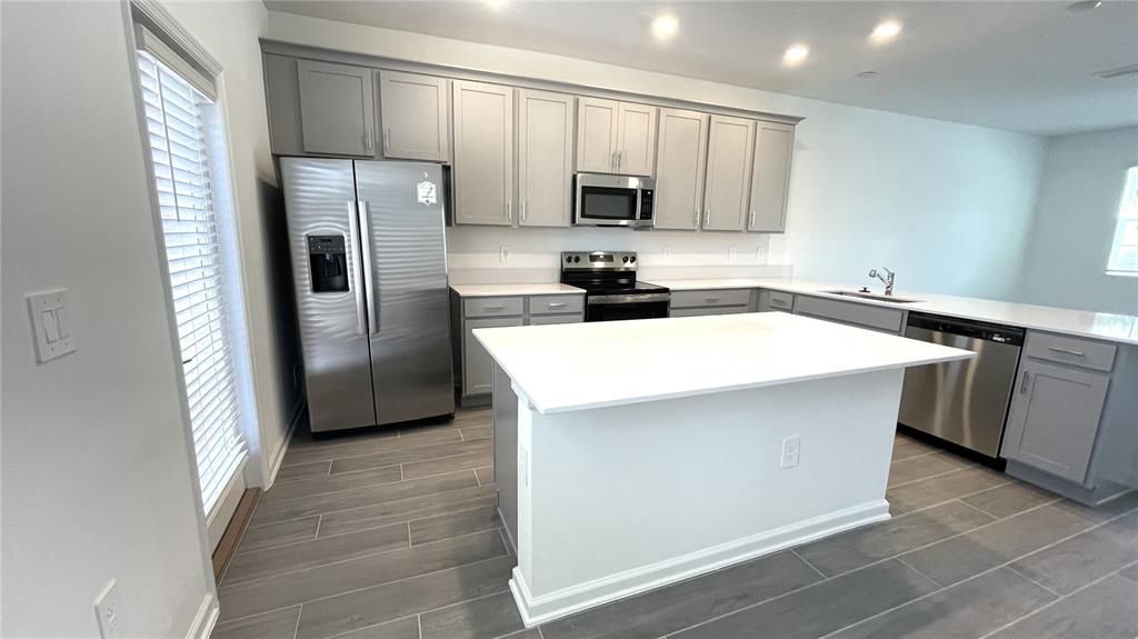 Active With Contract: $2,400 (3 beds, 2 baths, 1620 Square Feet)