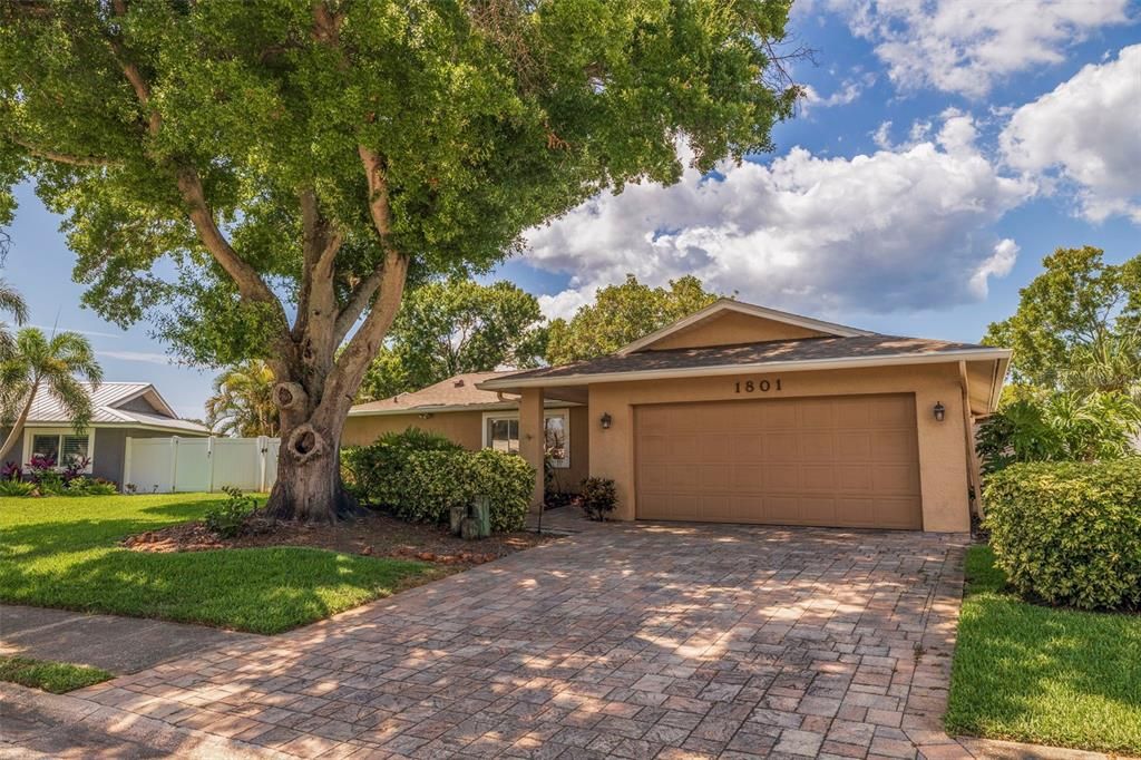 Recently Sold: $725,000 (3 beds, 2 baths, 1768 Square Feet)
