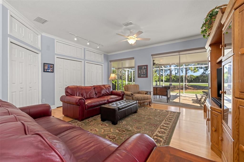 For Sale: $454,900 (2 beds, 2 baths, 1841 Square Feet)