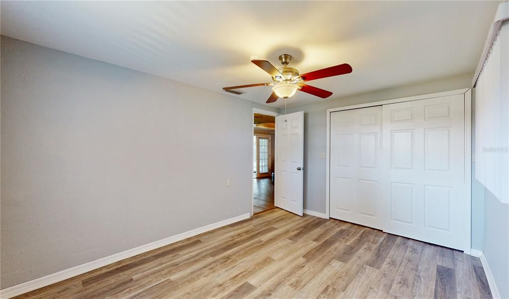 Active With Contract: $293,500 (2 beds, 1 baths, 985 Square Feet)